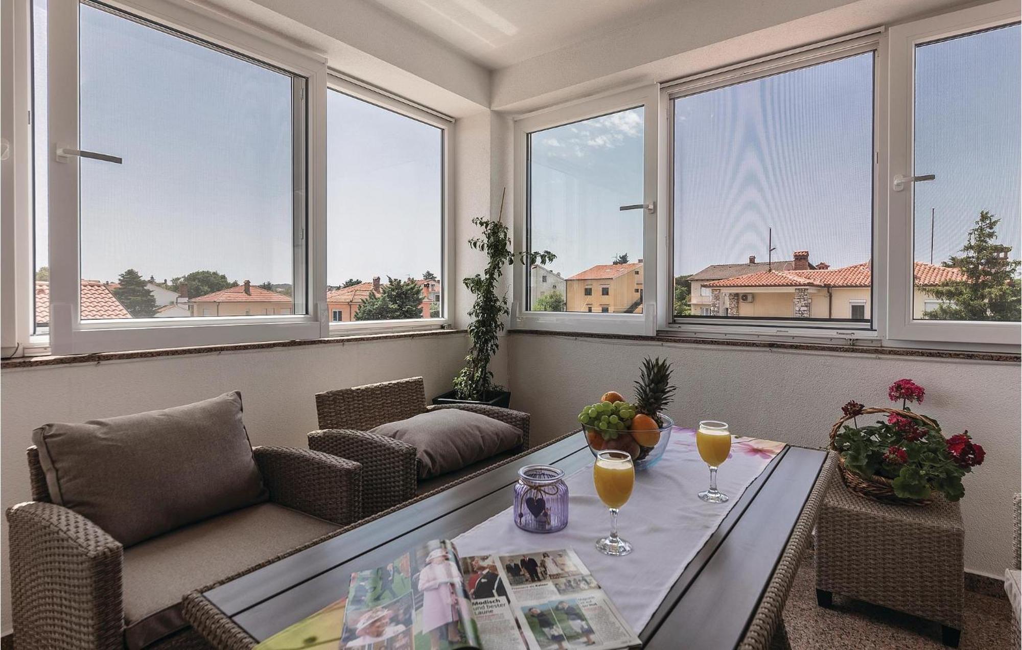 Lovely Apartment In Valbandon With Kitchen Fažana Exterior foto